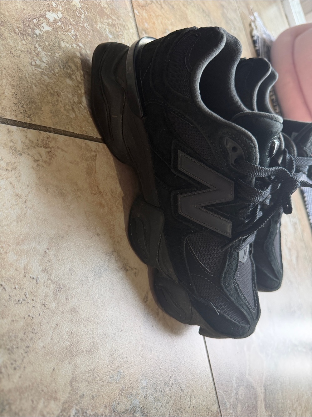 New Balance Men's Black Low-Top Athletic Sneakers